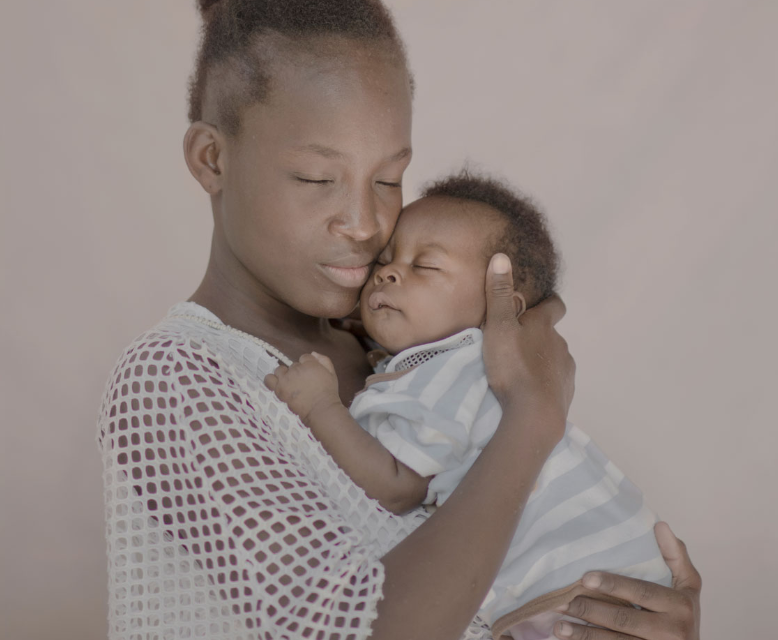 Ces portraits de filles mères à travers le monde vont vous bouleverser  