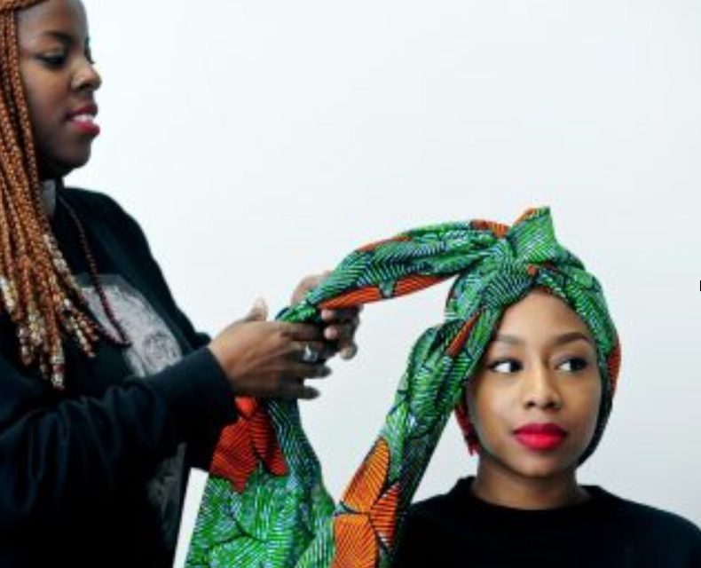 Comment attacher son foulard afro en fleur ?