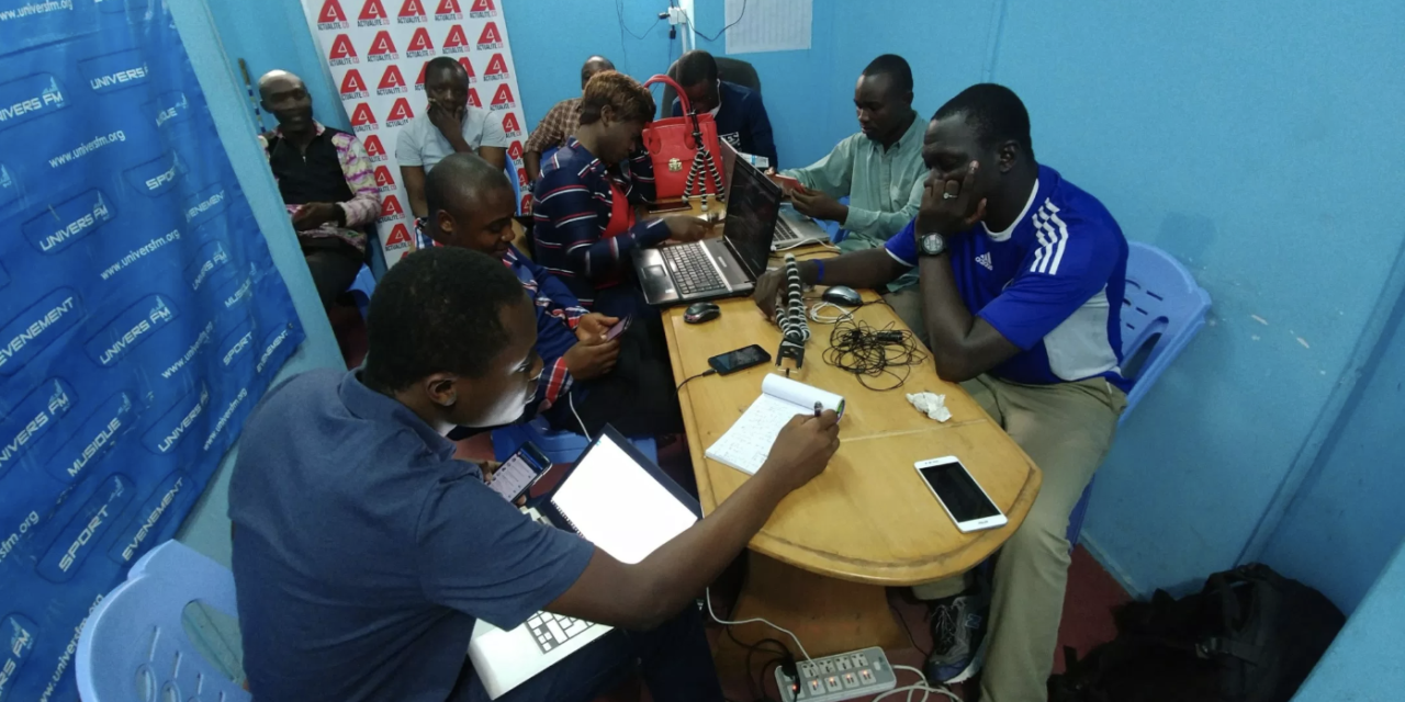 Des journalistes congolais.es formé.e.s à la vidéo avec mobile par Samsa.fr