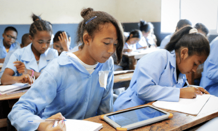 Le programme Ecoles Numériques : agir pour l’éducation des plus démunis … et des filles
