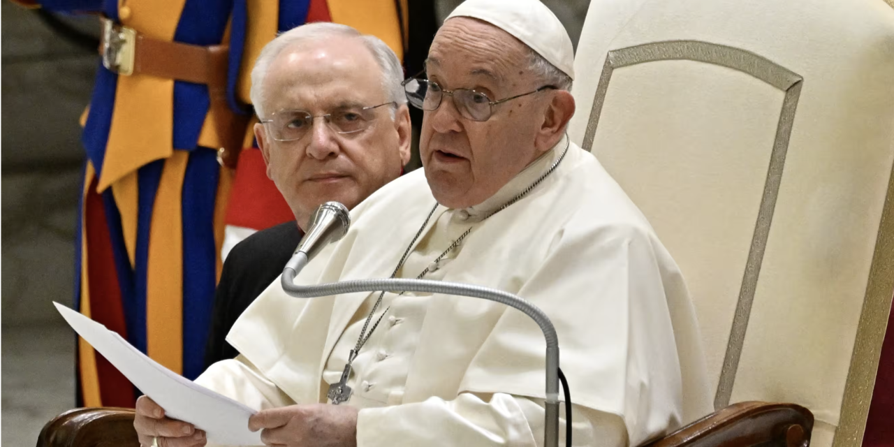 Le Vatican autorise la bénédiction hors liturgie des couples de même sexe